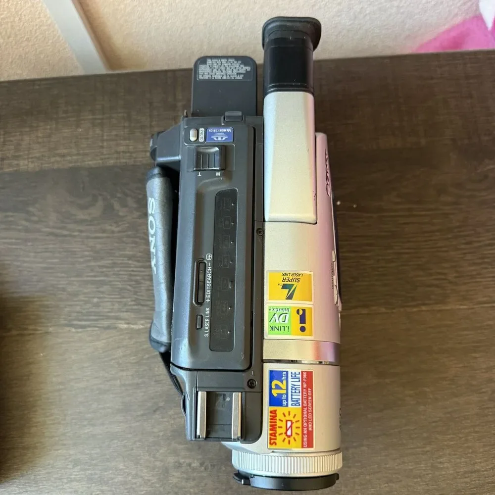 Sony Handycam DCR-TRV520 Digital8 Camcorder Plays Hi8 8mm Transfer Bundle